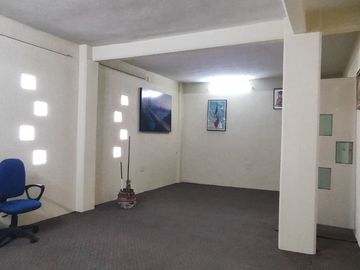 CASA CON ALTA CONECTIVIDAD CERCA DEL AEROPUERTO USO COMERCIAL EN RENTA 4 AUTOS 3 NIVELES MOCTEZUMA 2DA SECCIÓN