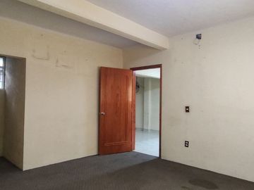 CASA CON ALTA CONECTIVIDAD CERCA DEL AEROPUERTO USO COMERCIAL EN RENTA 4 AUTOS 3 NIVELES MOCTEZUMA 2DA SECCIÓN