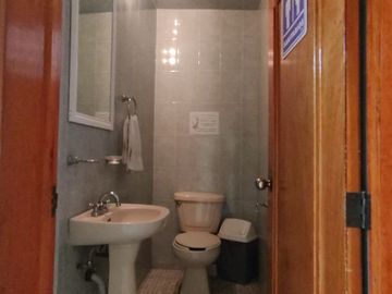 CASA CON ALTA CONECTIVIDAD CERCA DEL AEROPUERTO USO COMERCIAL EN RENTA 4 AUTOS 3 NIVELES MOCTEZUMA 2DA SECCIÓN