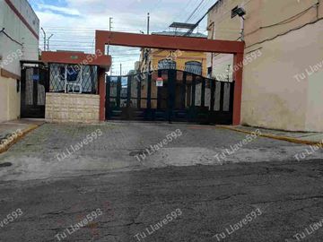 CASA AMPLIA DE VENTA – SAN JOSE DE MORAN, 3 HAB + ESTUDIO