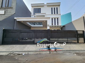 Jual Rumah 3 Lantai Super Luas Full Furnish di Bumi Puspitek Asri Menempel Dengan BSD