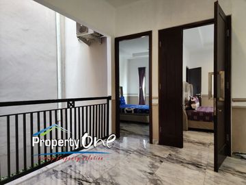 Jual Rumah 3 Lantai Super Luas Full Furnish di Bumi Puspitek Asri Menempel Dengan BSD