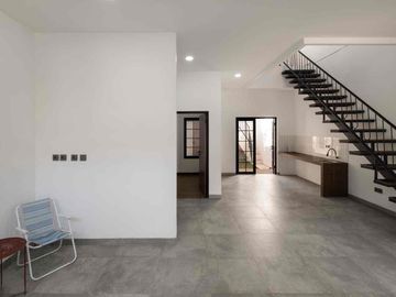 Rumah Murah Modern Tropical Strategis dekat Kircon dan Summarecon di Area Antapani Bandung