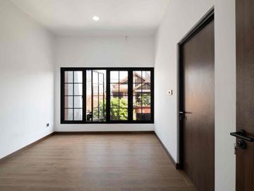 Rumah Murah Modern Tropical Strategis dekat Kircon dan Summarecon di Area Antapani Bandung
