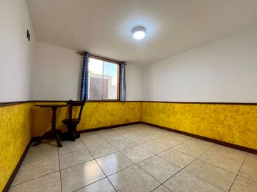 VENDO LINDO Y BIEN CONSERVADO, DEPARTAMENTO TRIPLEX MAS AZOTEA, DE 3 DORMITORIOS, VISTA EXTERNA