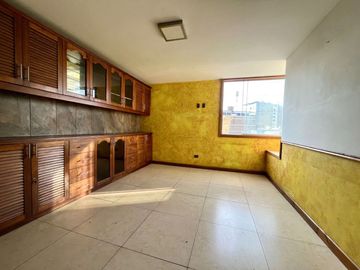 VENDO LINDO Y BIEN CONSERVADO, DEPARTAMENTO TRIPLEX MAS AZOTEA, DE 3 DORMITORIOS, VISTA EXTERNA