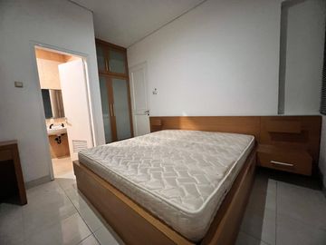 Dijual Rumah 2 Lantai Semi Furnished Di Neo Catalonia BSD City