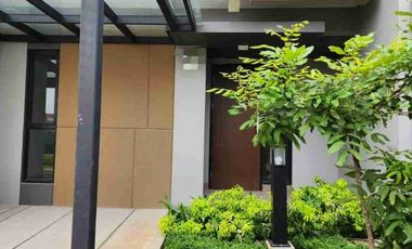 disewakan rumah 2 lantai di Summarecon bekasi