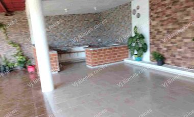 CASA  EN VENTA  CON  HERMOSO JARDIN DE  Y CASA DE UN PISO