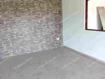 CASA  EN VENTA  CON  HERMOSO JARDIN DE  Y CASA DE UN PISO