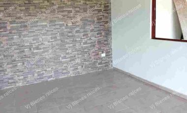 CASA  EN VENTA  CON  HERMOSO JARDIN DE  Y CASA DE UN PISO
