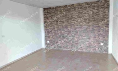 CASA  EN VENTA  CON  HERMOSO JARDIN DE  Y CASA DE UN PISO