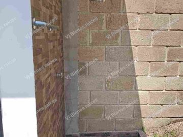 CASA  EN VENTA  CON  HERMOSO JARDIN DE  Y CASA DE UN PISO