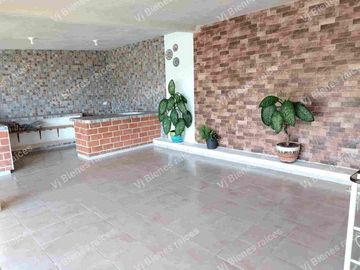 CASA  EN VENTA  CON  HERMOSO JARDIN DE  Y CASA DE UN PISO