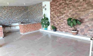 CASA  EN VENTA  CON  HERMOSO JARDIN DE  Y CASA DE UN PISO