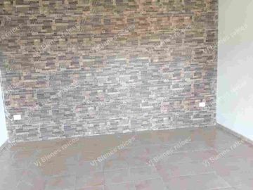 CASA  EN VENTA  CON  HERMOSO JARDIN DE  Y CASA DE UN PISO
