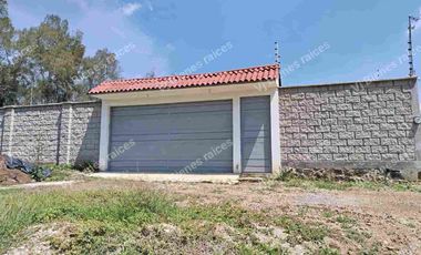 CASA  EN VENTA  CON  HERMOSO JARDIN DE  Y CASA DE UN PISO