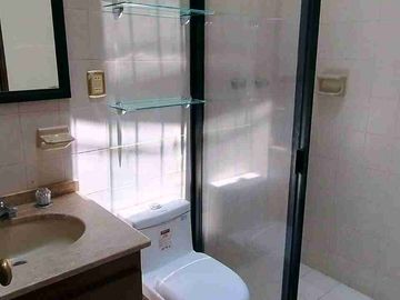 HERMOSA CASA EN ZONA DORADA CON VIGILANCIA (VISTA HERMOSA).