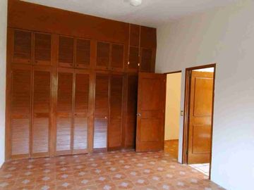 HERMOSA CASA EN ZONA DORADA CON VIGILANCIA (VISTA HERMOSA).