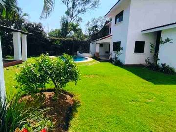 HERMOSA CASA EN ZONA DORADA CON VIGILANCIA (VISTA HERMOSA).