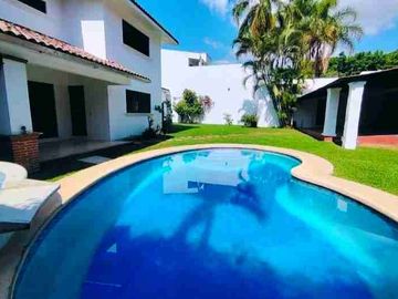 HERMOSA CASA EN ZONA DORADA CON VIGILANCIA (VISTA HERMOSA).