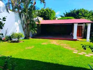 HERMOSA CASA EN ZONA DORADA CON VIGILANCIA (VISTA HERMOSA).