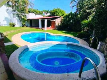 HERMOSA CASA EN ZONA DORADA CON VIGILANCIA (VISTA HERMOSA).