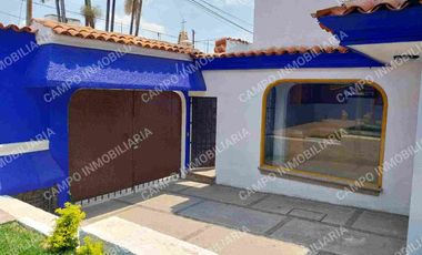 RENTA AMPLIA CASA EN AV. DOMINGO DIEZ CON EXCELENTE UBICACIÓN |PRIVADA CON PORTÓN ELÉCTRICO. 
 2 NIVELES