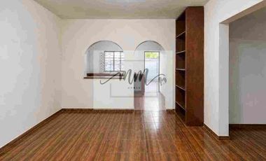 Casa en venta Vivienda Popular, a 3 minutos del estadio de Rayados.