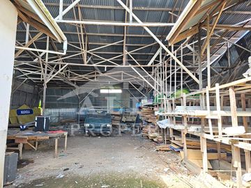 Jual Cepat! Ruang Usaha Tanah Bonus Bangunan Lokasi Strategis Tengah Kota