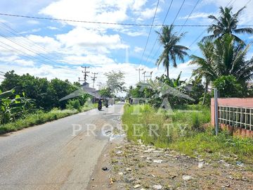 Jual Cepat! Ruang Usaha Tanah Bonus Bangunan Lokasi Strategis Tengah Kota
