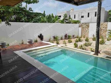 Casa en renta amueblada en región 15 a 2 cuadras de Av Kukulcán en tulum con alberca propia
