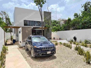 Casa en renta amueblada en región 15 a 2 cuadras de Av Kukulcán en tulum con alberca propia