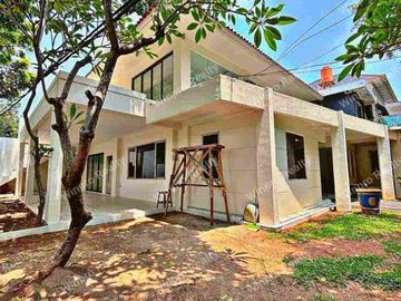 Dijual rumah di Kebayoran Baru