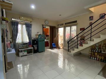 Rumah 2 Lantai Modern Minimalis Siap Huni di Kawasan Cirendeu