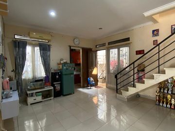Rumah 2 Lantai Modern Minimalis Siap Huni di Kawasan Cirendeu
