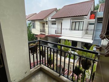 Rumah 2 Lantai Modern Minimalis Siap Huni di Kawasan Cirendeu