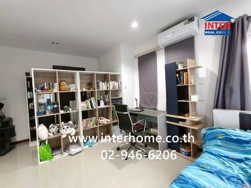 Two-story townhome, 22 sq.wa., Suetrong Cozy Village Phase 3, Kanchanaphisek Road (Rangsit-Nakhon Nayok Road), Thanyaburi, Pathum Thani.