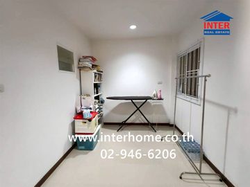 Two-story townhome, 22 sq.wa., Suetrong Cozy Village Phase 3, Kanchanaphisek Road (Rangsit-Nakhon Nayok Road), Thanyaburi, Pathum Thani.