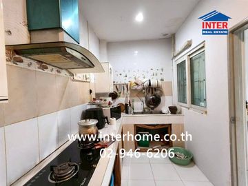 Two-story townhome, 22 sq.wa., Suetrong Cozy Village Phase 3, Kanchanaphisek Road (Rangsit-Nakhon Nayok Road), Thanyaburi, Pathum Thani.