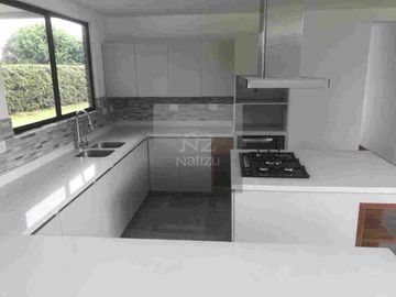 Casa campestre en Urbanización cerrada El Carmen de Viboral vía Rionegro