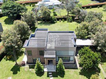 Casa campestre en Urbanización cerrada El Carmen de Viboral vía Rionegro