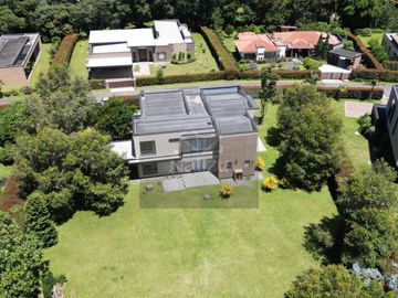 Casa campestre en Urbanización cerrada El Carmen de Viboral vía Rionegro