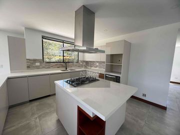 Casa campestre en Urbanización cerrada El Carmen de Viboral vía Rionegro