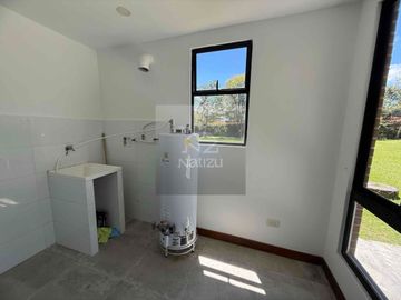 Casa campestre en Urbanización cerrada El Carmen de Viboral vía Rionegro