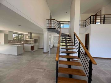 Casa campestre en Urbanización cerrada El Carmen de Viboral vía Rionegro