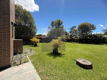 Casa campestre en Urbanización cerrada El Carmen de Viboral vía Rionegro