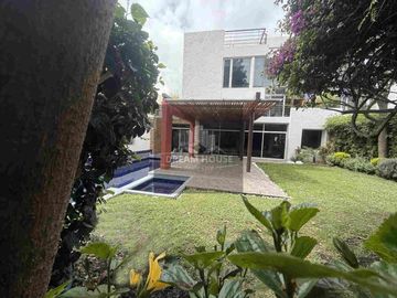 Casa en Venta en el Sector La Viña, Cumbayá Quito