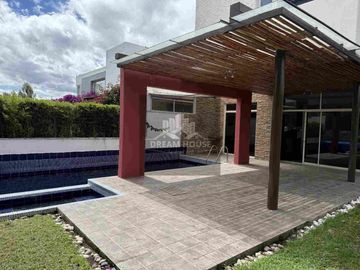 Casa en Venta en el Sector La Viña, Cumbayá Quito