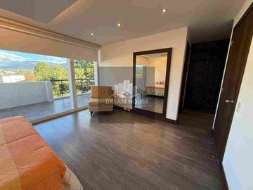 Casa en Venta en el Sector La Viña, Cumbayá Quito